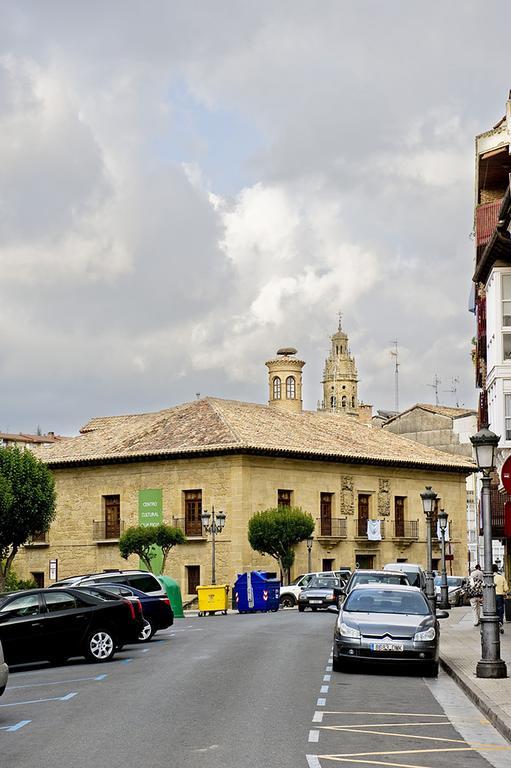 Apartamentos Turisticos Los Zapatos Morados Haro Exterior photo
