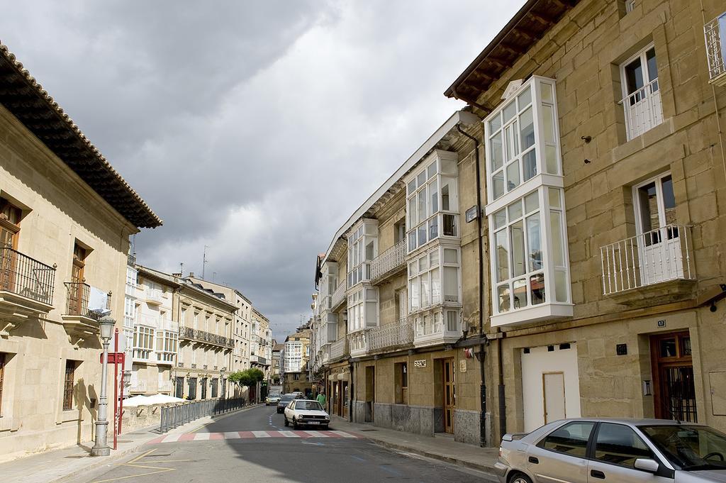 Apartamentos Turisticos Los Zapatos Morados Haro Exterior photo