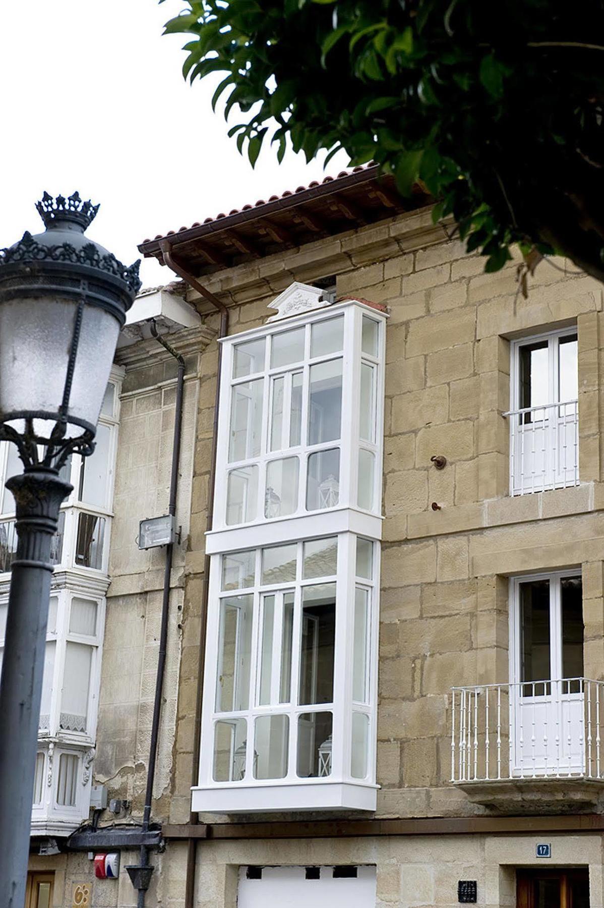 Apartamentos Turisticos Los Zapatos Morados Haro Exterior photo